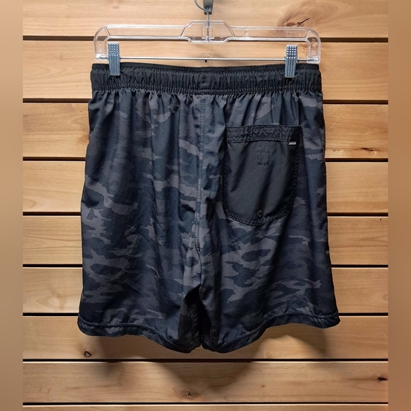 Vuori Men's Athletic Shorts in Black Camo Size S - Picture 2 of 4